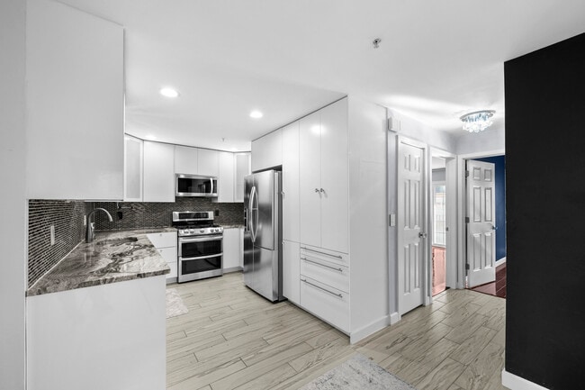 Building Photo - 29374 Glen Oaks Blvd W