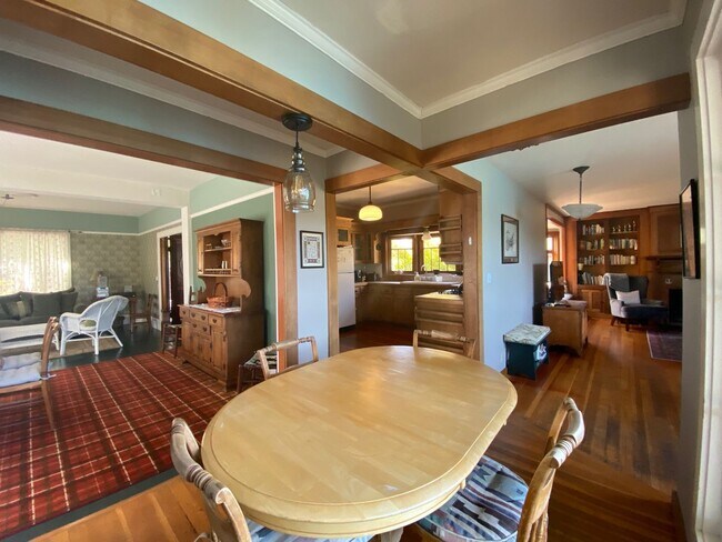 Building Photo - Pacific Grove Historical 3 Bed 2 Bath