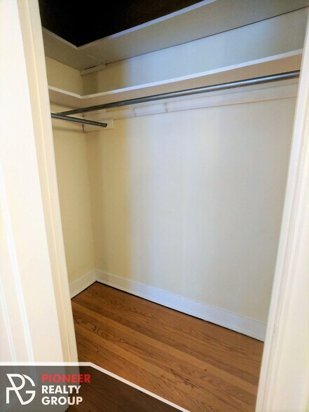 Building Photo - 556 W Arlington Pl