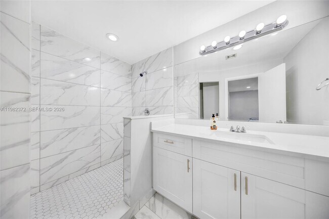 Building Photo - 6637 NW 181st Ln