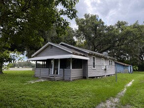 Building Photo - Country living charmer!