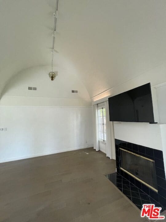 Building Photo - 459 S Holt Ave