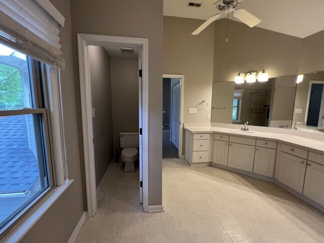 Building Photo - Beautifully Updated Kiln Creek Home with G...