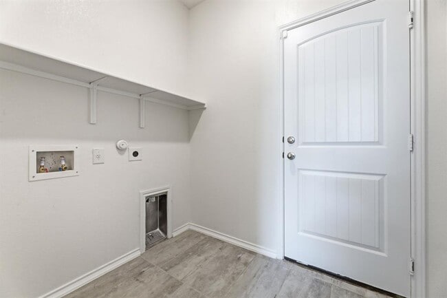 Building Photo - 365 Rocroi Dr