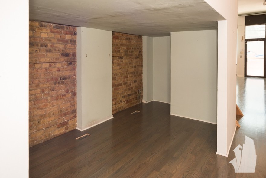 Building Photo - 2049 N Hoyne Ave