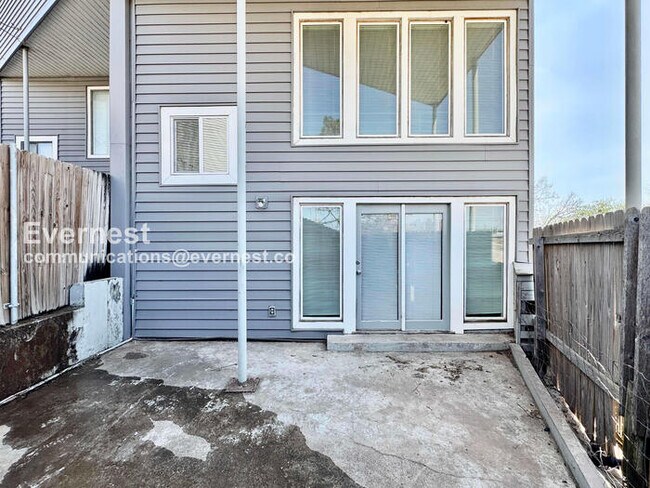 Building Photo - 1321 S Lawton Ave
