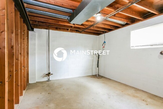 Building Photo - 3 Bedroom Pet-Friendly Home in Columbus, OH with Main Street Renewal