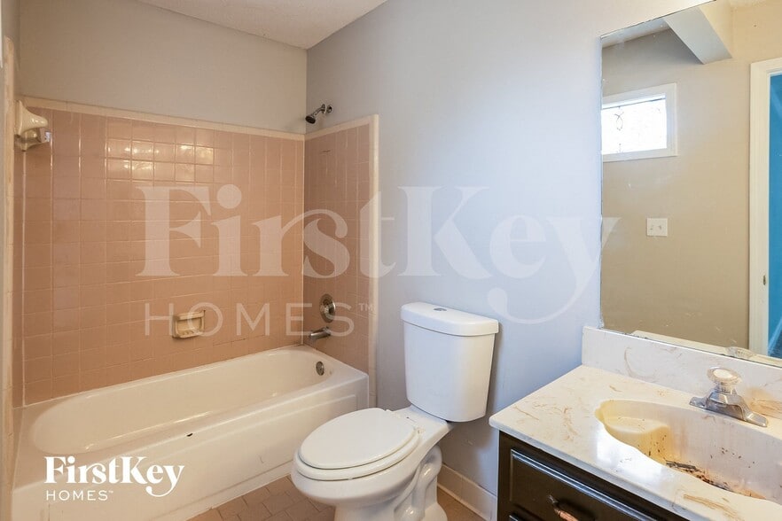 Building Photo - 4812 Barkshire Dr