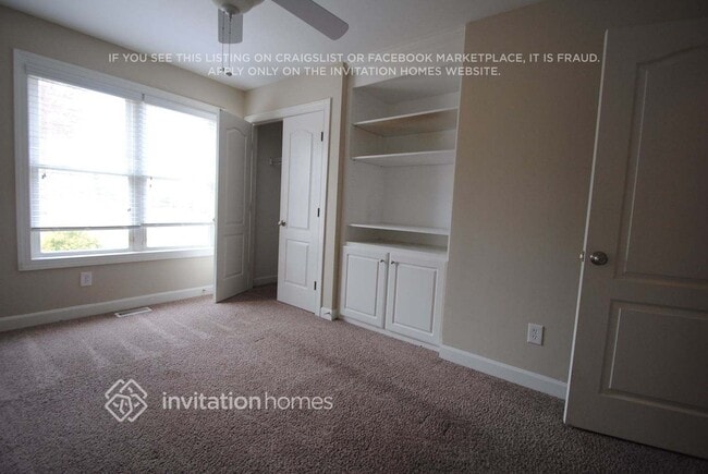 Building Photo - 4033 MacKenzie Dr