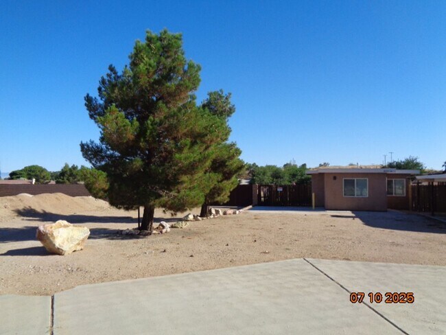 Building Photo - Charming Quartz Hill Guest House