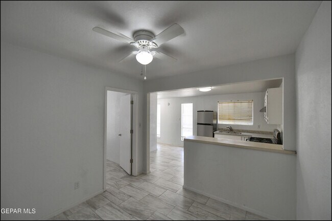 Building Photo - 8400 Parkland Dr