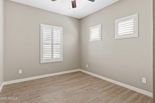 Building Photo - 1437 W Smoke Tree Ave