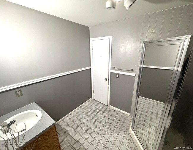 Building Photo - 199 Ramapo Rd