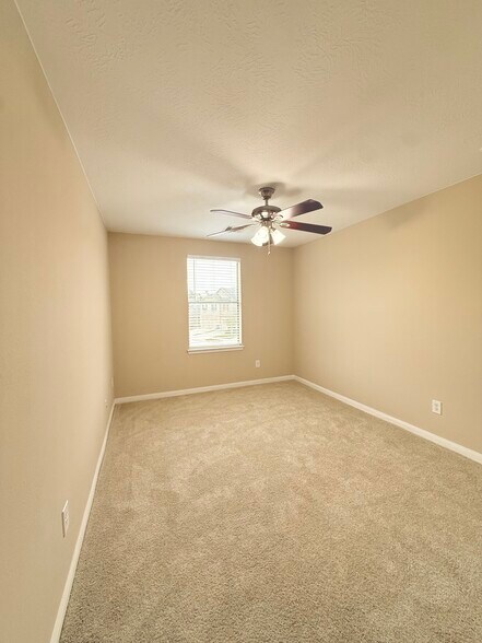 Building Photo - 16005 Summerville Lake Dr