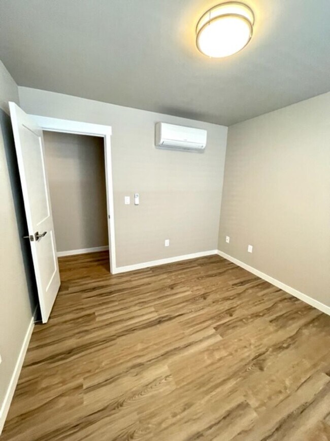 Building Photo - Lucia Duplex - 61522-LUCI-00