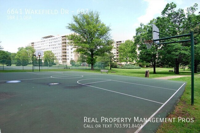 Building Photo - 6641 Wakefield Dr