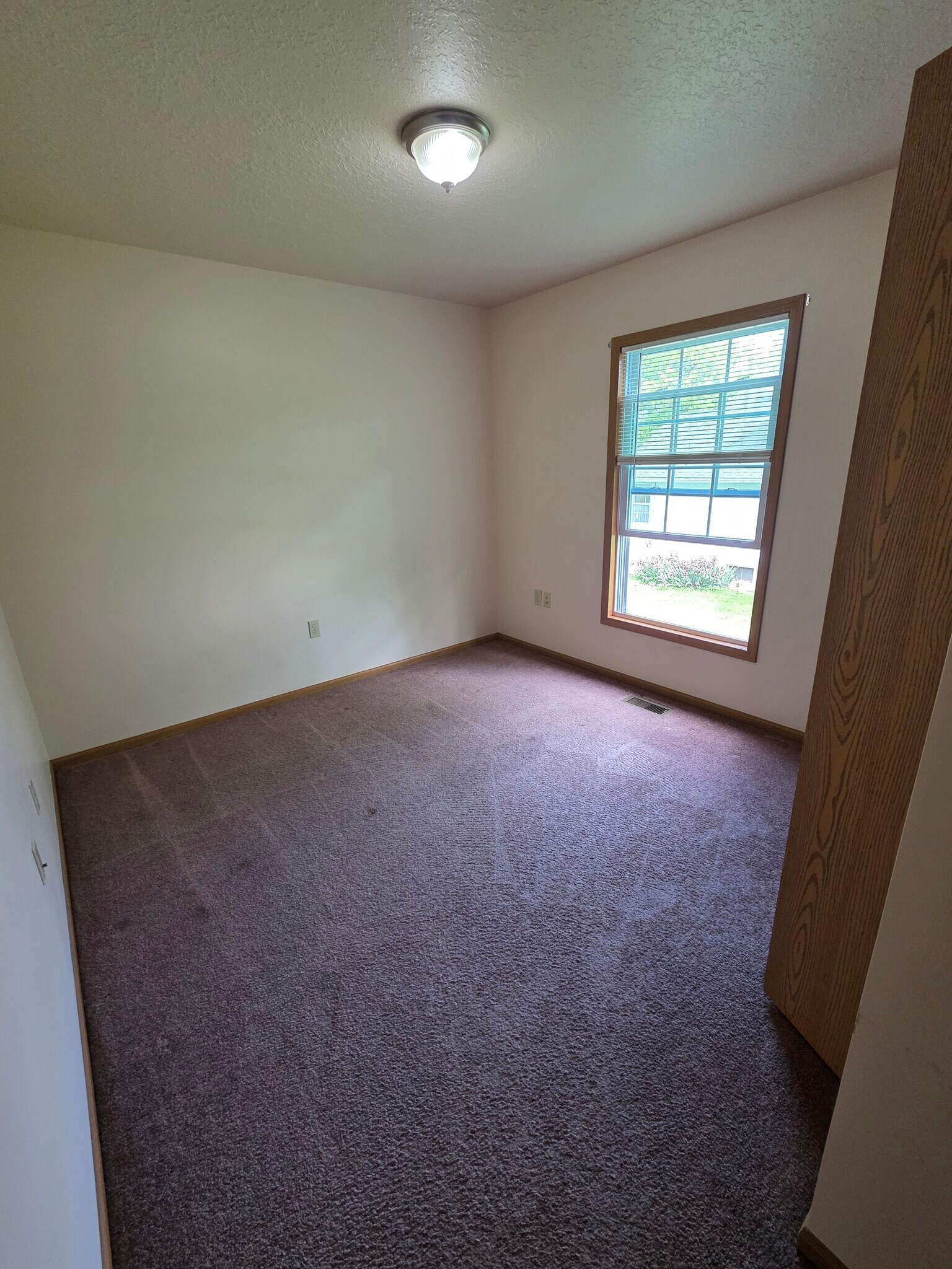 Building Photo - 1003 S Riggen St