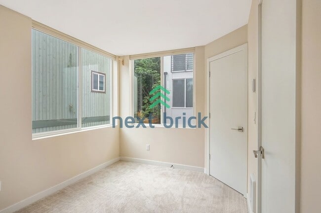 Building Photo - 2 BED & 2 BATH TOWNHOME FOR RENT