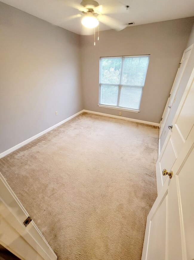 Building Photo - 100-100