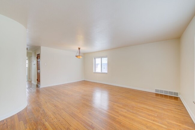 Building Photo - 1154 Moorlands Dr