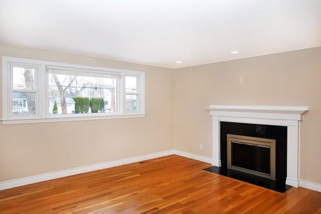Building Photo - 48 Graymore Rd