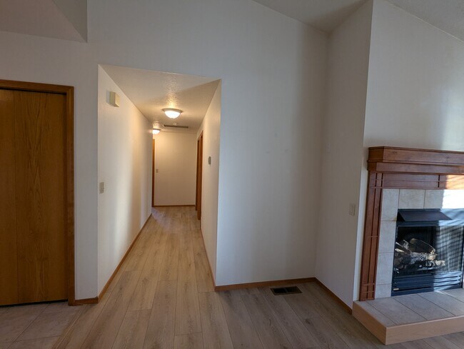 Building Photo - 1315 NE Paula Dr