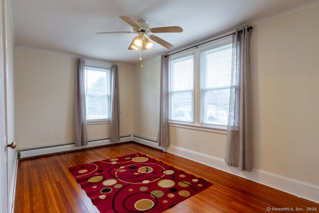 Building Photo - 393 Plainville Ave