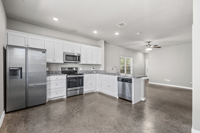 Building Photo - Amazing in Alvarado