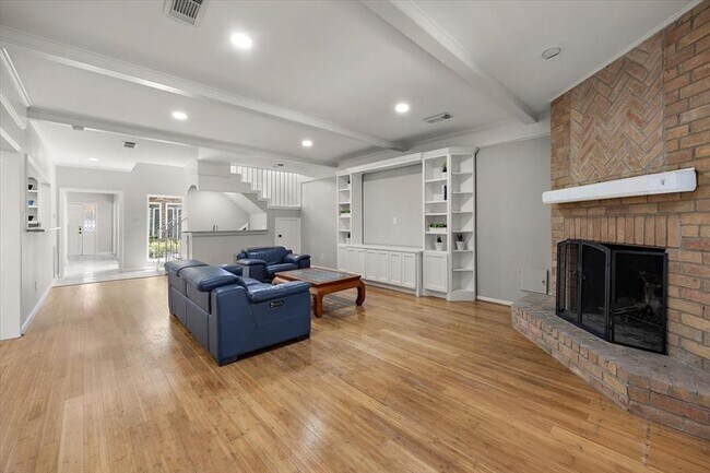 Building Photo - 627 Chadbourne Ct