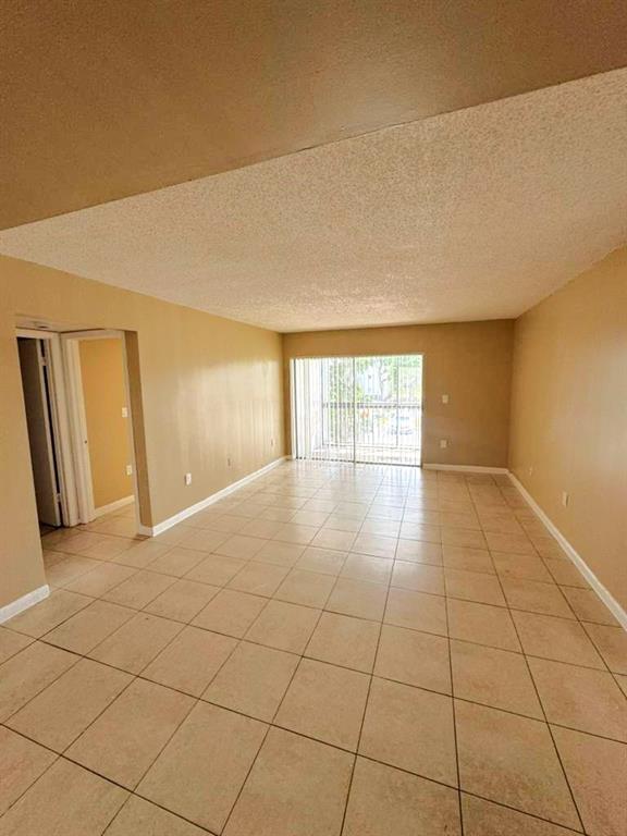 Building Photo - 711 N Pine Island Rd