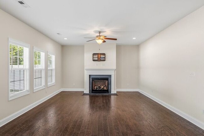 Building Photo - 5 Bedrooms in the heart of Summerfield!