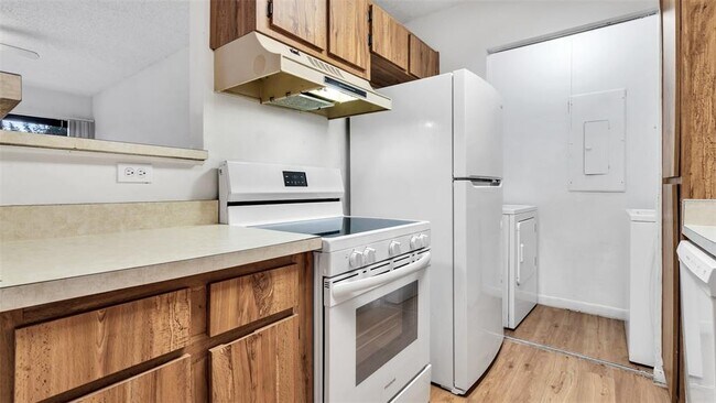Building Photo - 455 Alt 19