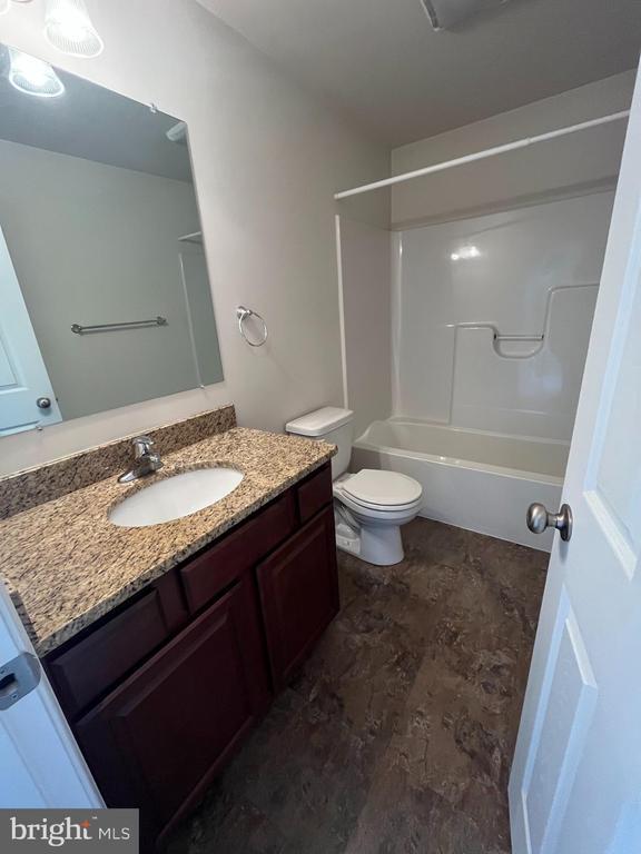 Building Photo - 103 Goods Wy