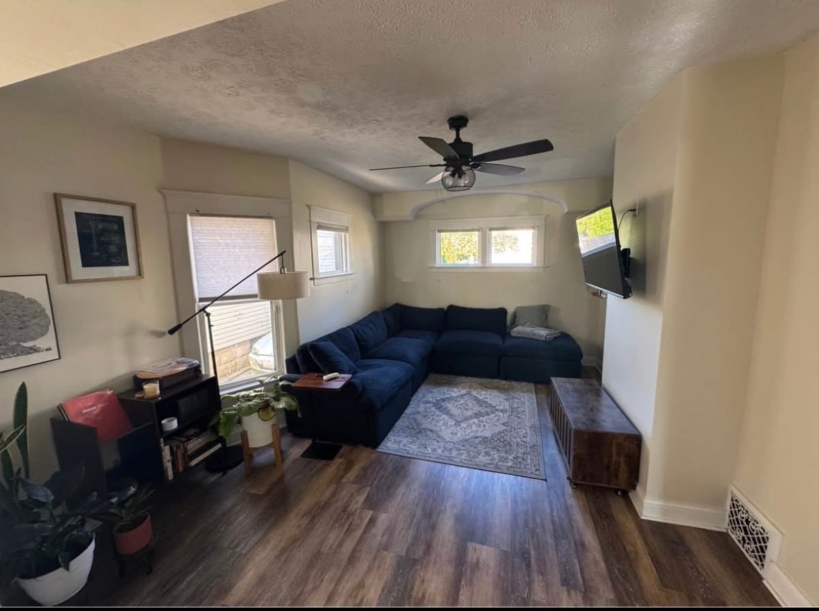 Building Photo - 1566 Newman Ave