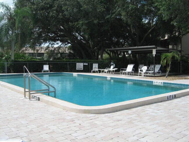 Building Photo - 305 Mission Trail W