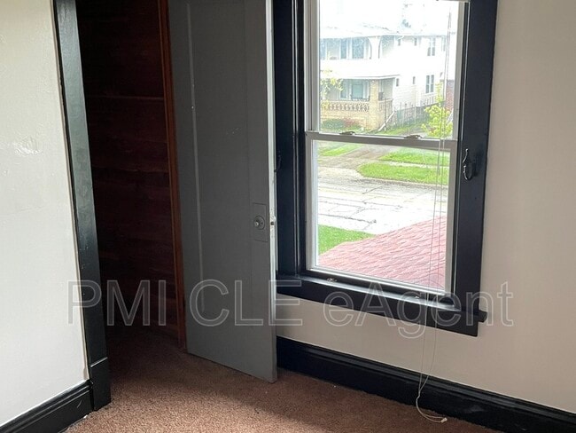 Building Photo - 2037 Bunts Rd