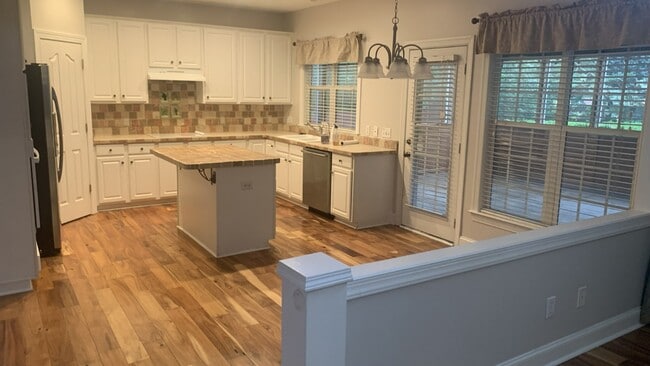 Building Photo - 11106 Knight Castle Dr