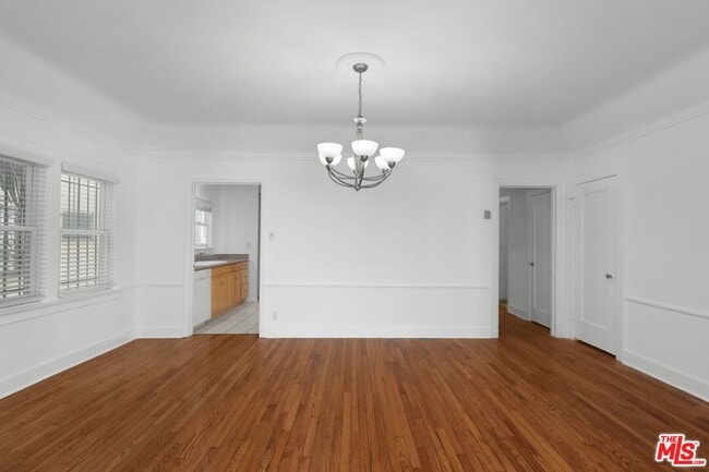 Building Photo - 175 N Sycamore Ave