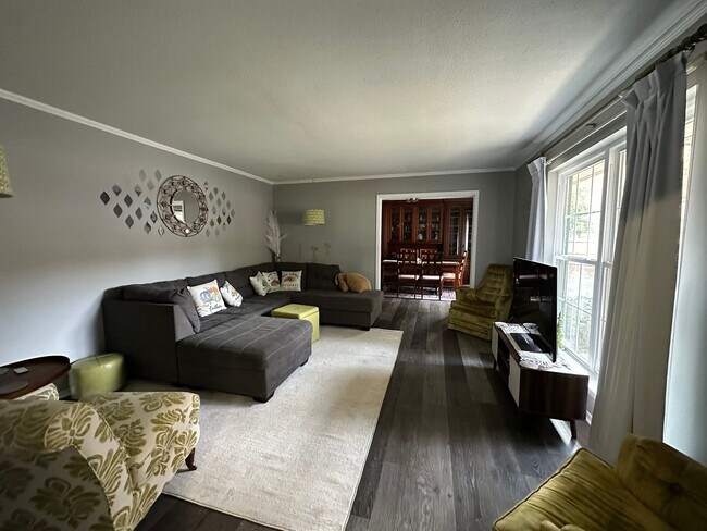 Building Photo - Introducing a charming 3-bedroom, 2.5-bathroom house located in the desirable area of Russellville