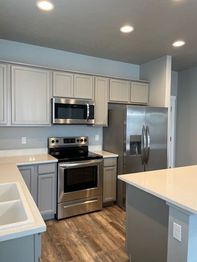 Building Photo - Roe Street Townhomes