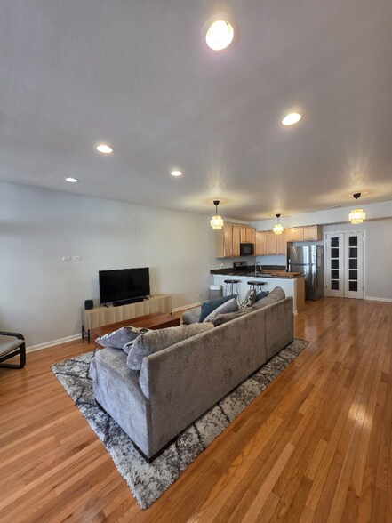 Primary Photo - 2524 N Willetts Ct