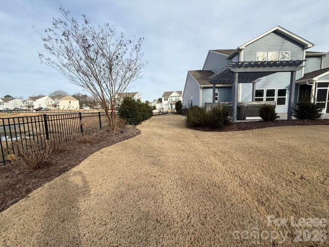 Building Photo - 2035 Beacon Ave