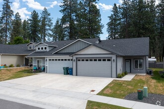 Building Photo - Maplewood Villas