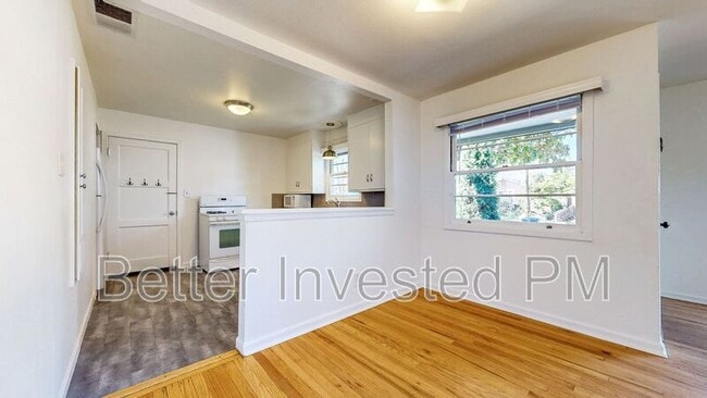 Building Photo - 2224 Midway Dr