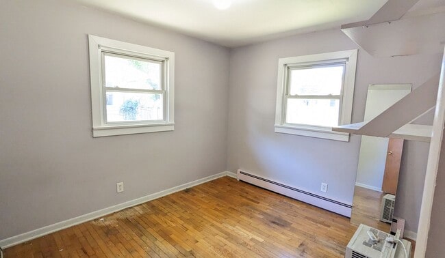 Building Photo - 3555 Chippewa Dr