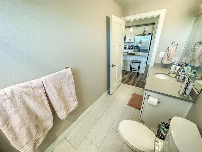 Building Photo - Beautiful "Like New" Large 2Bd 2Ba condo W/ amazing views of the flatirons!