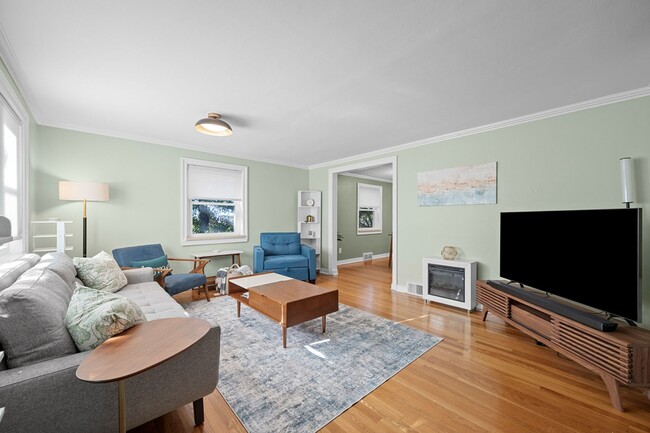 Building Photo - Furnished Rental in Shadyside