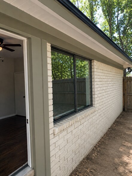 Building Photo - 16608 Echo Glen Dr