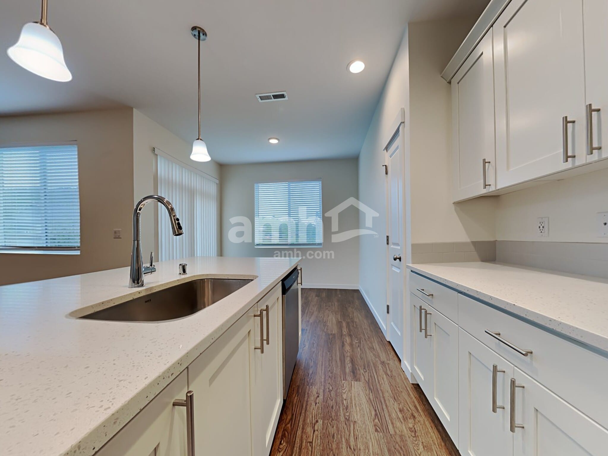 Building Photo - 1013 NE 11th Way