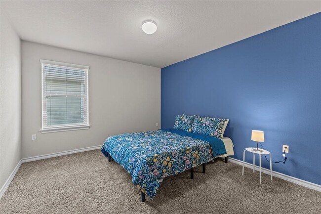 Building Photo - 11804 Saddle Rock Dr